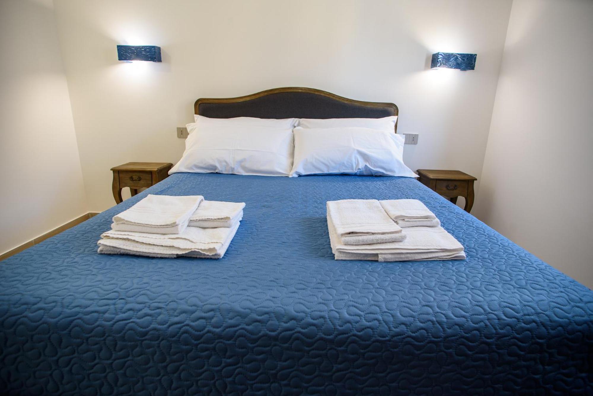Central Station Apartments - Fanale Rentals Palermo Room photo